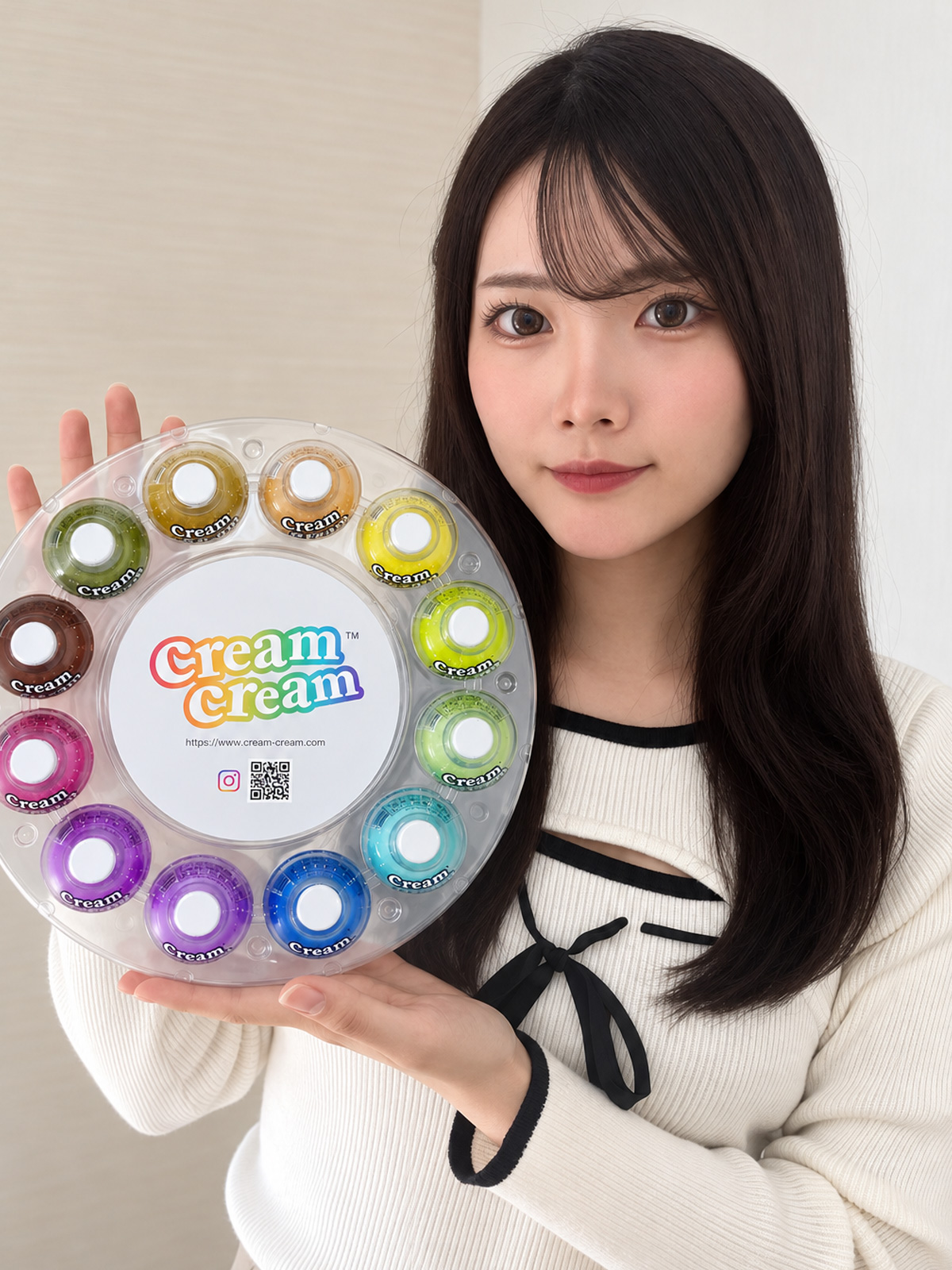 Nyanちゃん クリームクリームアソートを手に